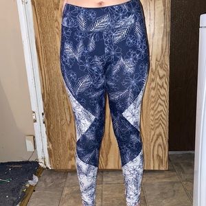 a flower print white n blue leggings